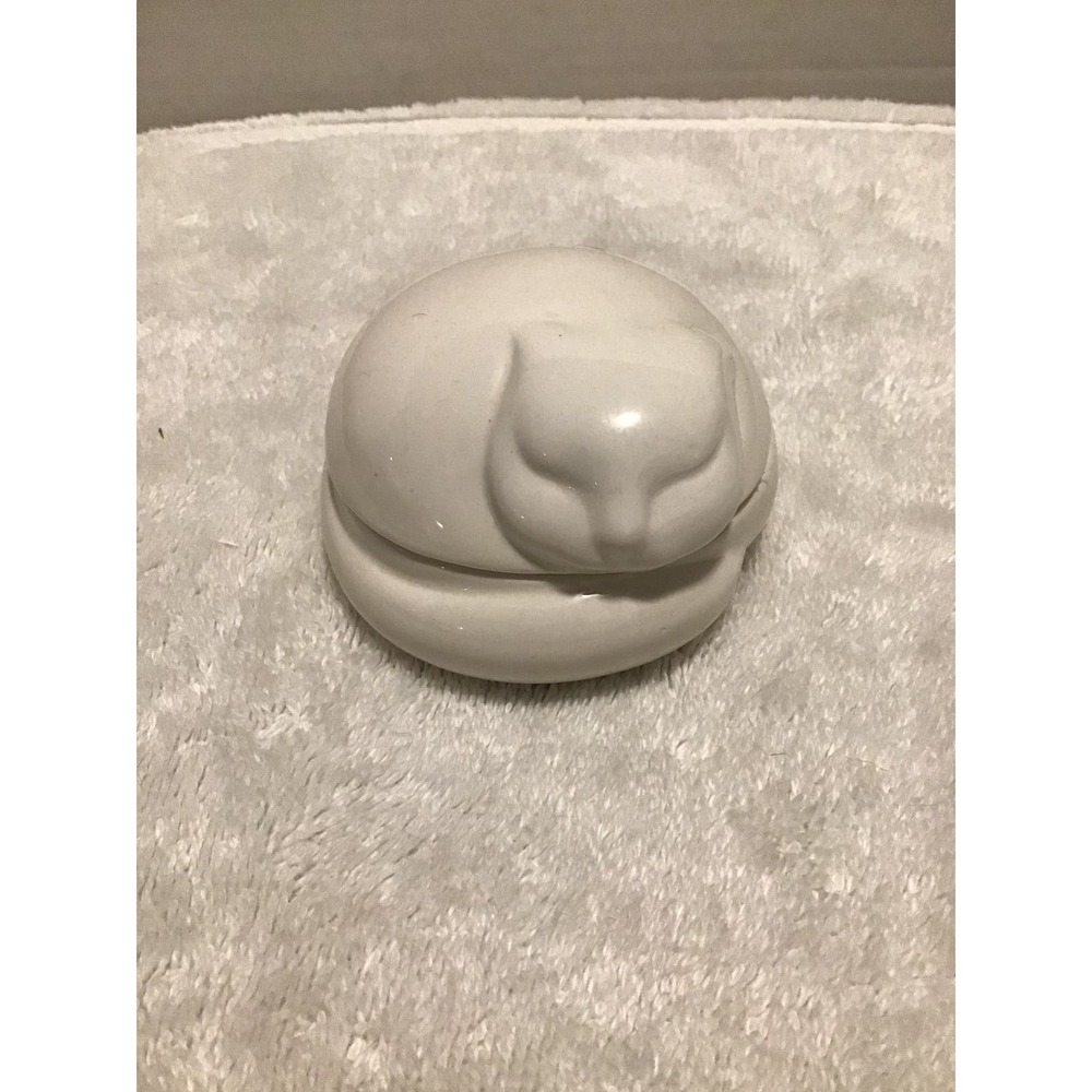 Vintage Nancy Lopez Inc. White Sleeping Cat Porcelain Trinket Box Japan 1977